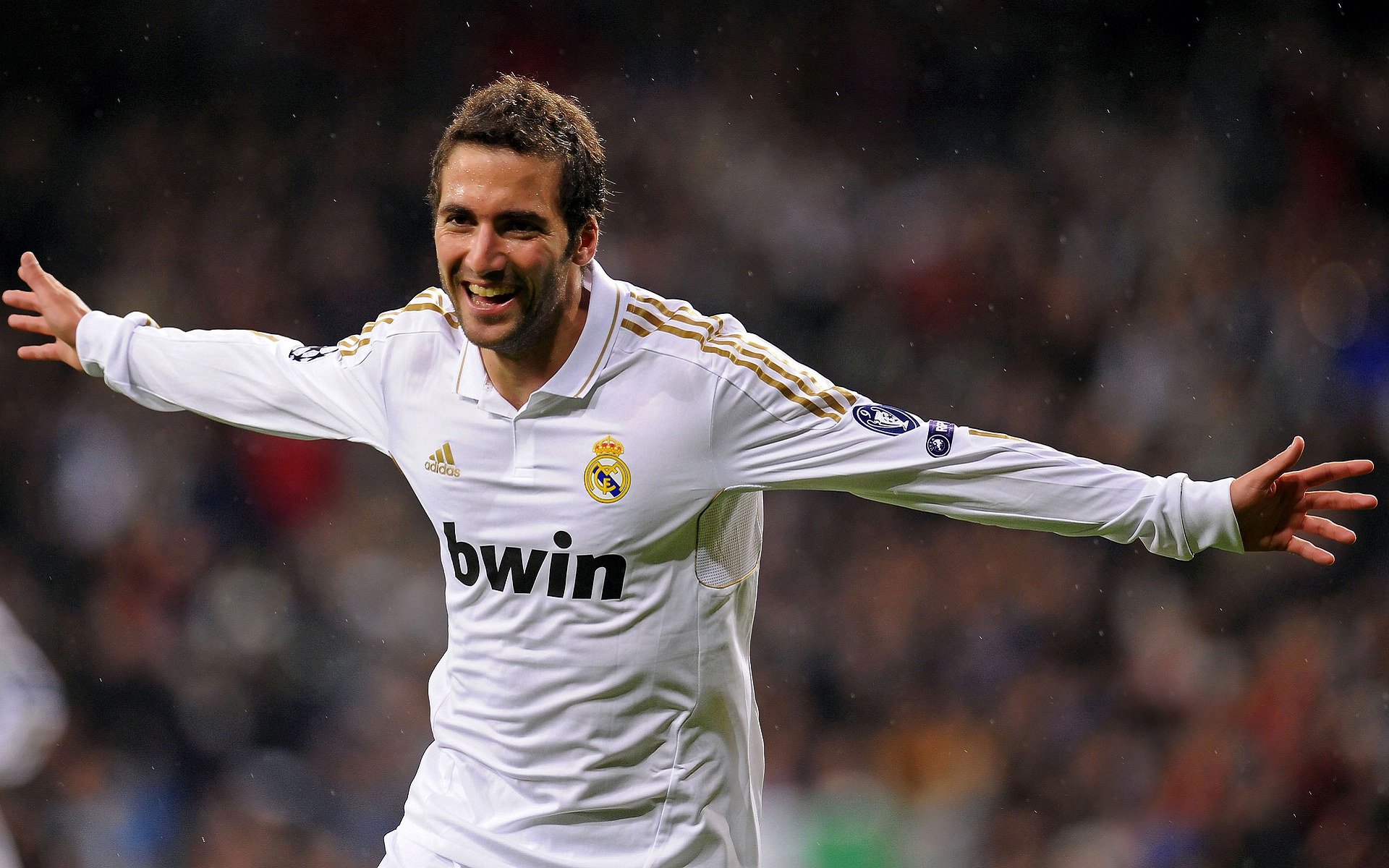 九游官网首页-远射“炫技”：史上最精彩的长距离破门，超远距离射门叫什么